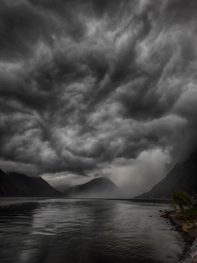 Whales-Mouth-Lugano-Lake