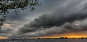 Netherlands shelfcloud, Nederland Rolwolk Westeinderplas Aalsmeer
